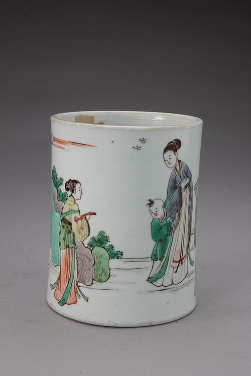 五彩仕女双婴图笔筒