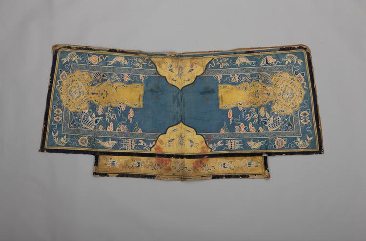 蓝色缎绣云鱼龙纹鞍韂