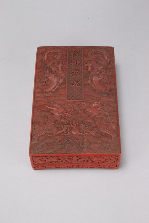 剔红海水龙珠纹长方盒