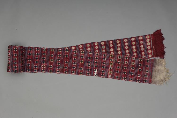 绛色十字团花纹氆氇