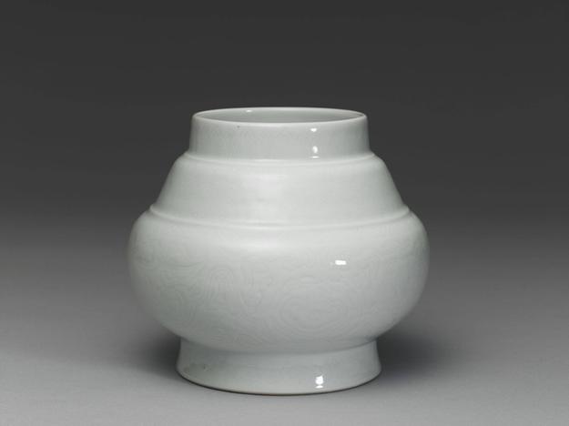 雍正 暗花夔龙罐