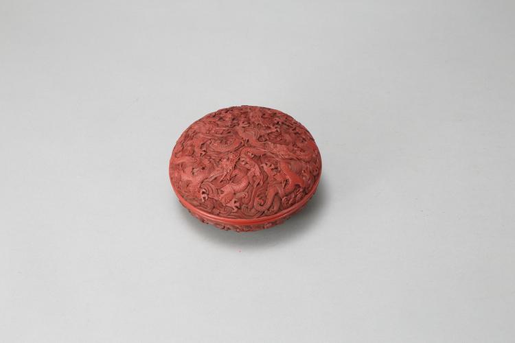 铅胎剔红双面九龙纹圆盒