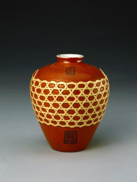 黄地矾红彩绳纹杏花村酒坛