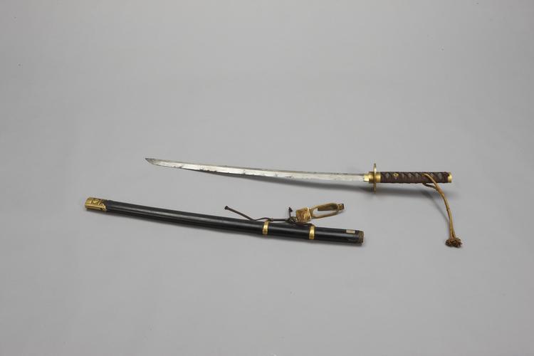 铜缠丝柄漆鞘倭刀