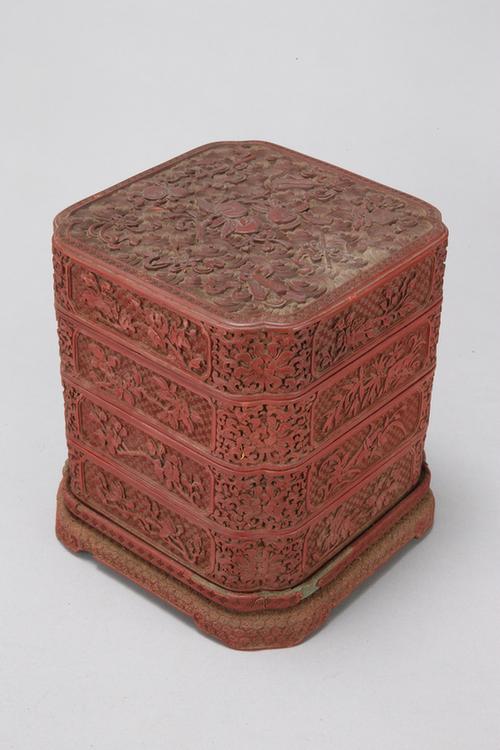 剔红开光四季花卉纹方形委角三屉盒