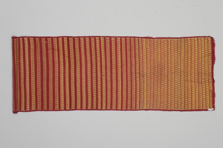 绛紫色胡桃纹回回布