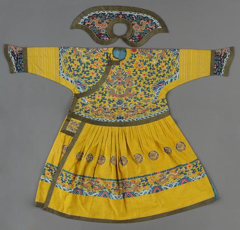 明黄色缂丝彩云金龙纹男夹朝袍