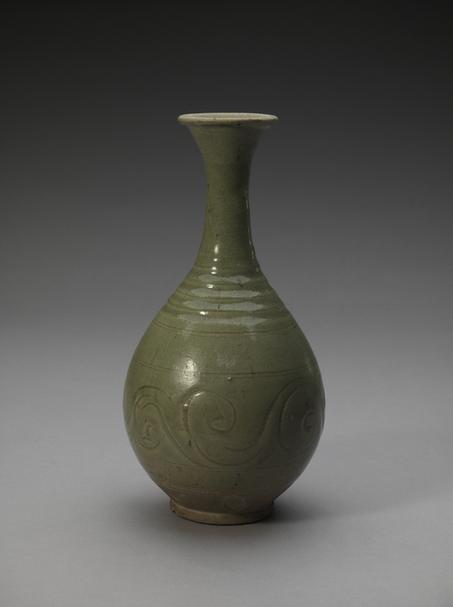 青釉刻花玉壶春瓶