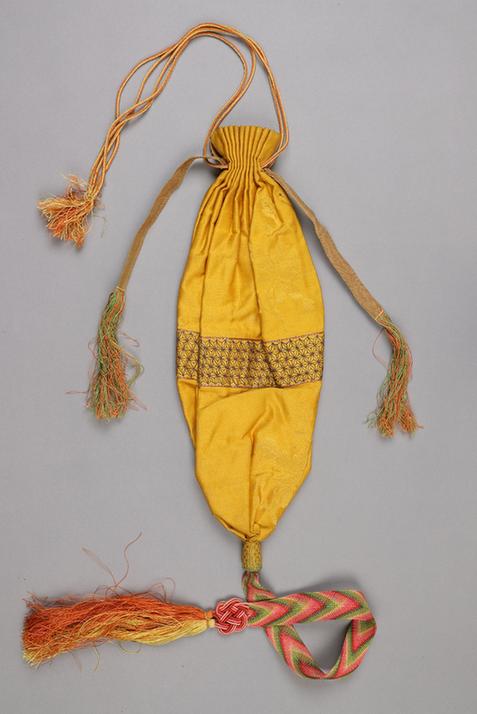 黄色缎网绣锦地纹口袋
