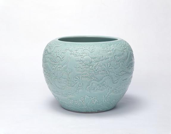 粉青釉凸云龙纹钵缸