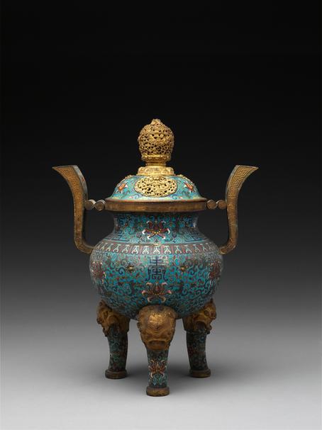 掐丝珐琅勾莲纹双耳三足盖炉