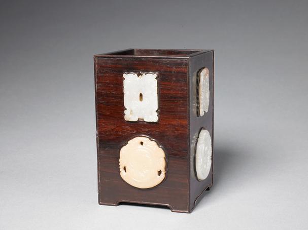 红木嵌玉方笔筒