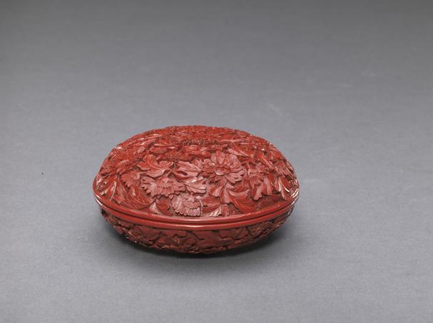 乾隆款剔红双面菊花纹圆盒