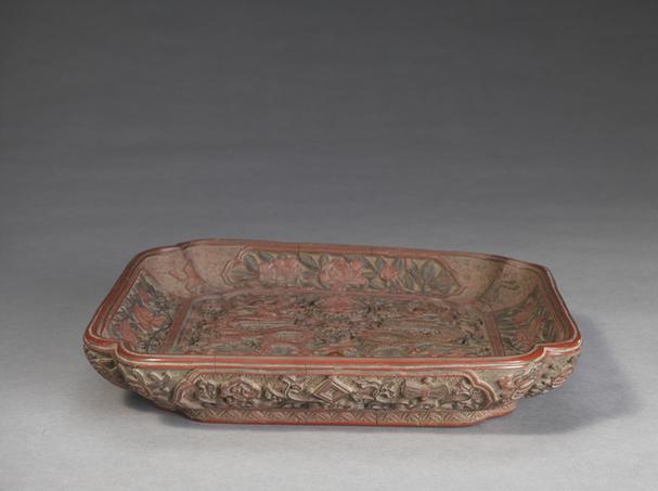 剔红双龙捧寿纹方盘