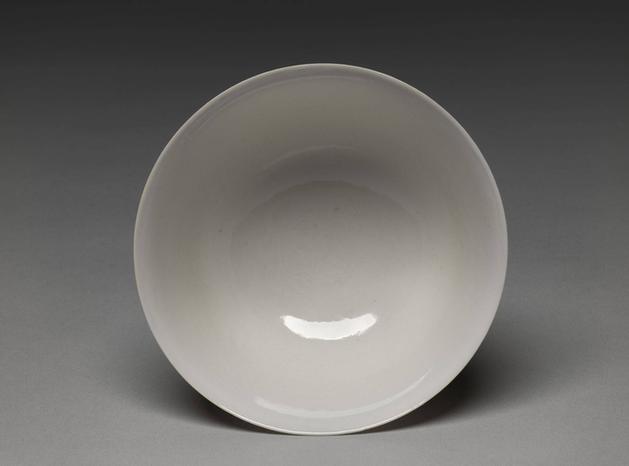 甜白双龙纹高足杯