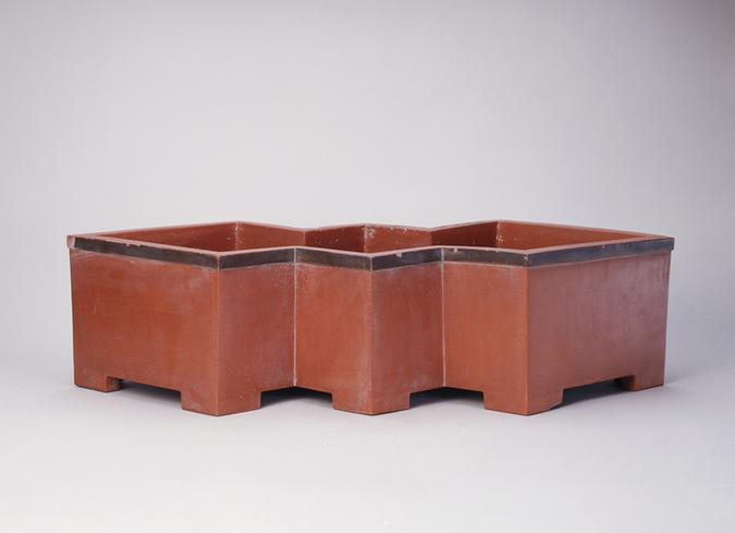 宜兴窑紫砂三折斜方花盆