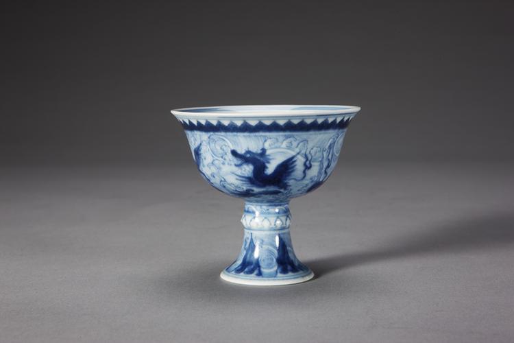 宣德款青花海水异兽纹高足杯