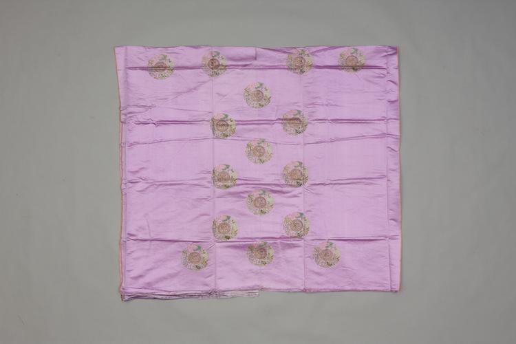 雪青色缎绣团四季花益寿纹袍料