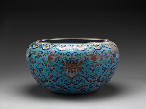 画珐琅穿花夔凤纹钵式缸