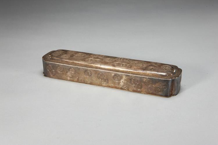 银皮球花带屉长方盒