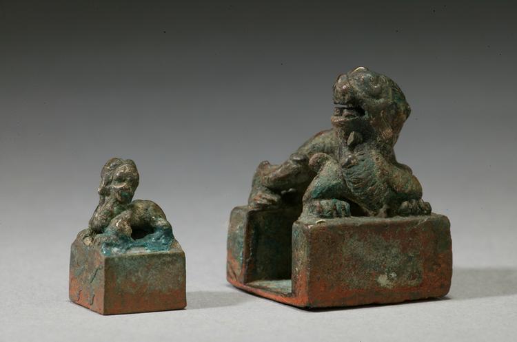 “左奇印信”“左奇”辟邪钮铜套印