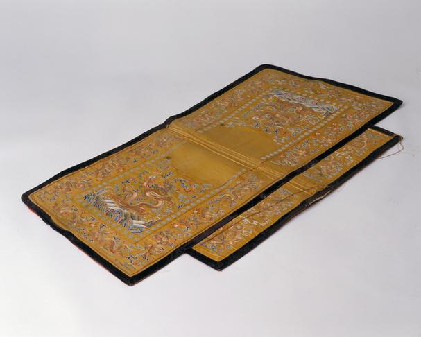 黄色缎绣金龙海水纹鞍韂