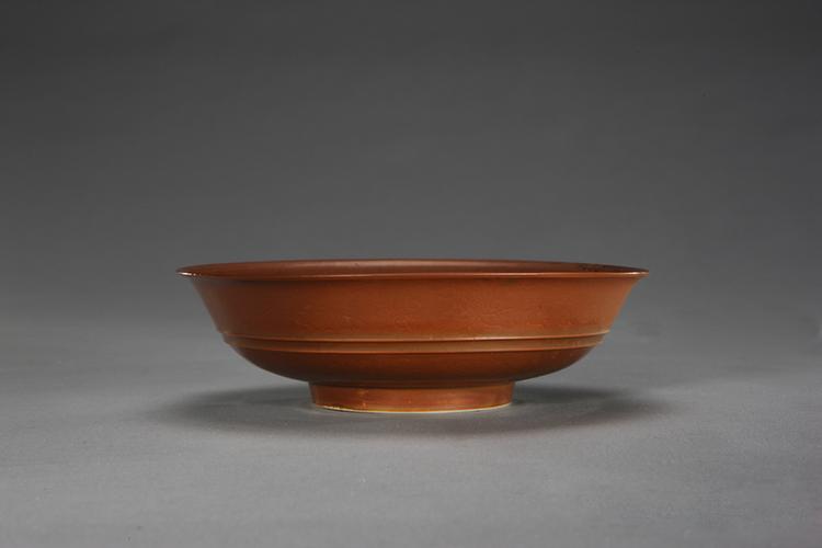 酱釉暗花缠枝莲纹碗