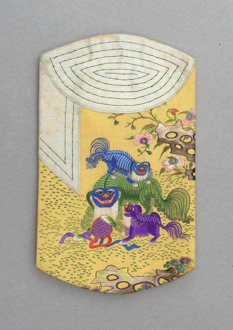 黄色缎绣太狮少狮百鸟朝凤纹活计-靴掖