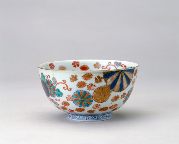 白地五彩描金团花碗