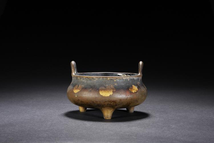 宣德款铜冲耳乳足炉