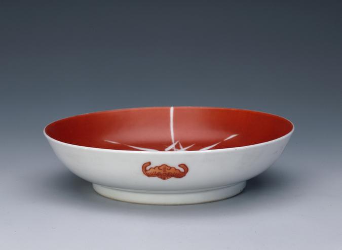 光绪款矾红地拔白竹纹盘