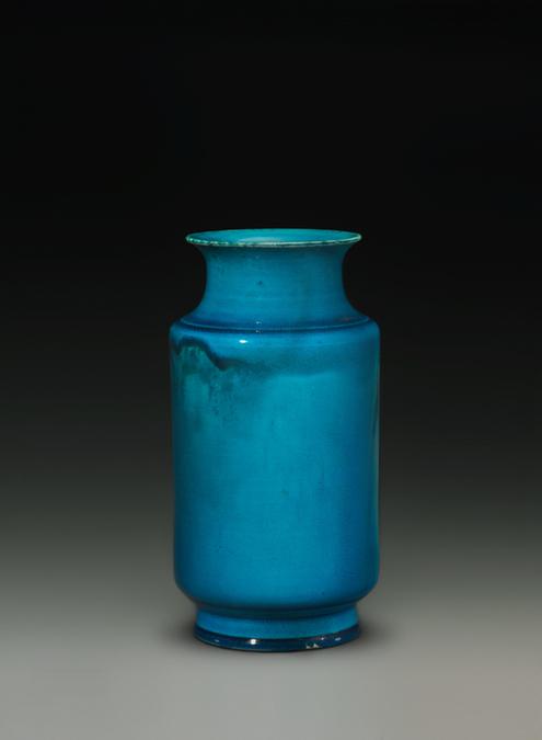 康熙款孔雀绿釉灯笼瓶