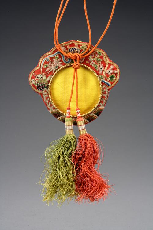 红色缎辫绣蟾宫折桂纹活计-表套