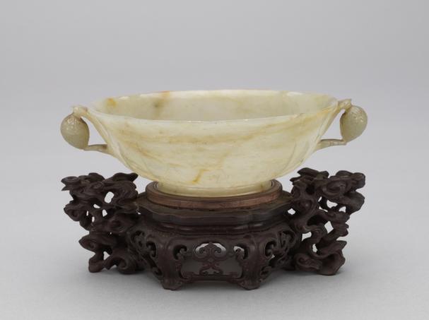 青玉梅花纹双耳莲瓣式洗