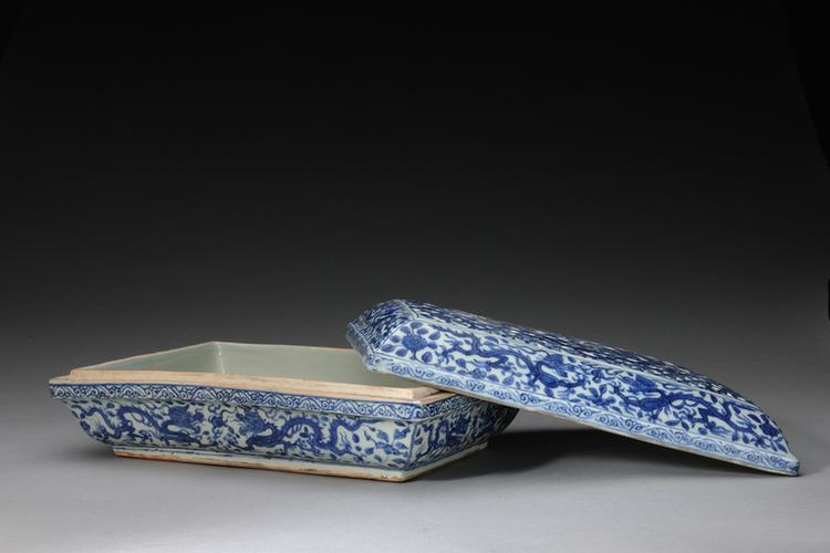 万历款青花镂空长方盒