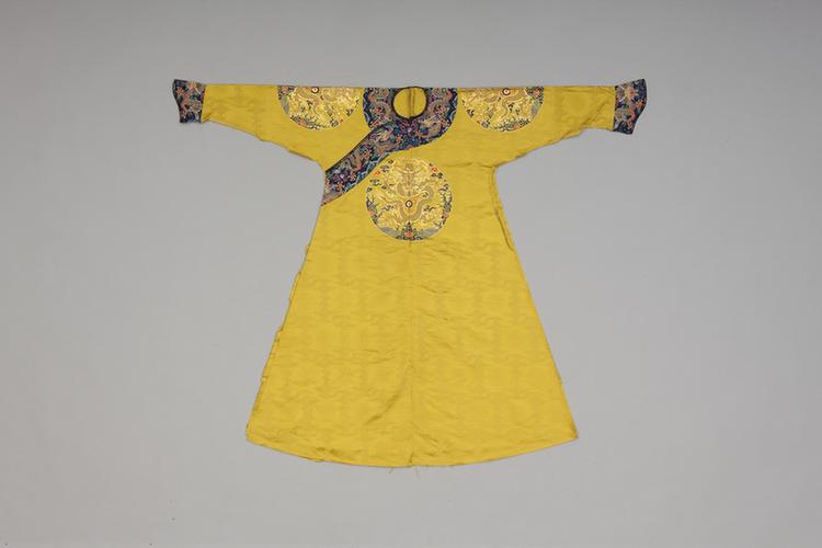 香黄缎暗云龙织金团龙龙袍（拆片）