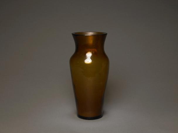 宣统款茶色玻璃光素撇口短颈瓶