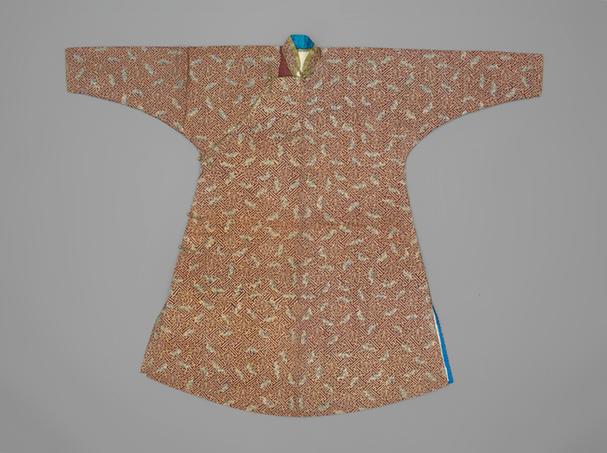 绛色缂丝万字百蝠纹珍珠毛皮袍