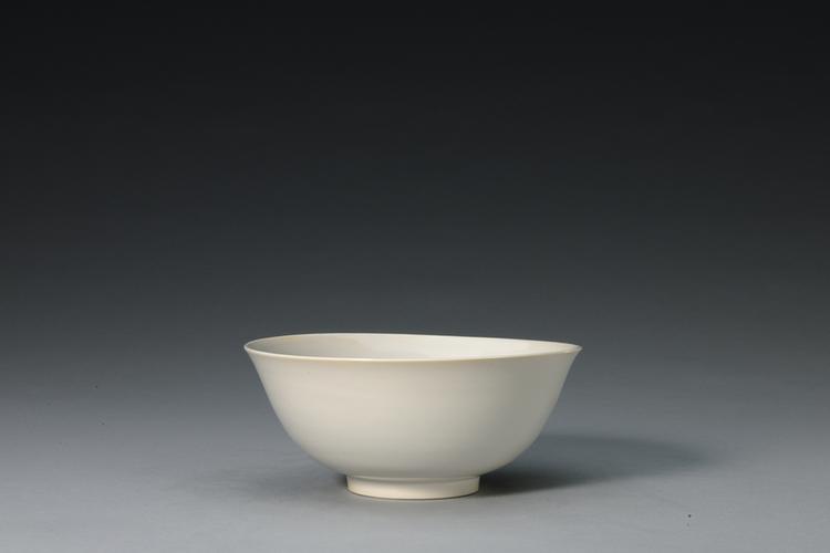 弘治款白釉碗