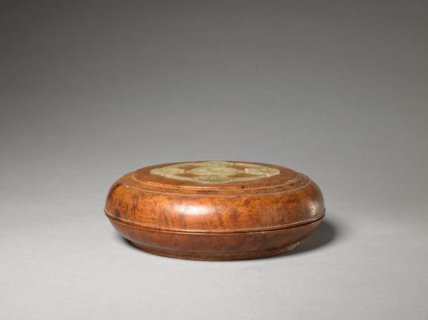 桦木嵌玉璧圆盒