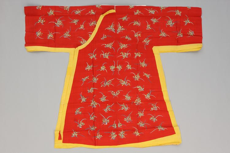 红色缂丝墩兰纹袍料