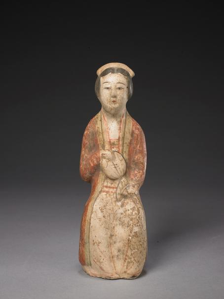 五彩瓷持扇女人坐像