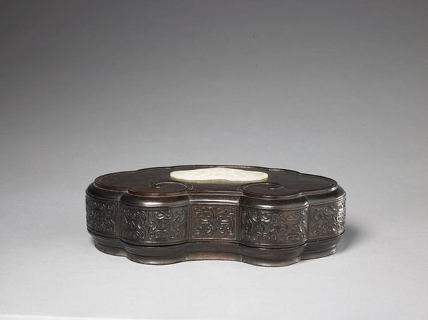 紫檀嵌玉如意云式盒