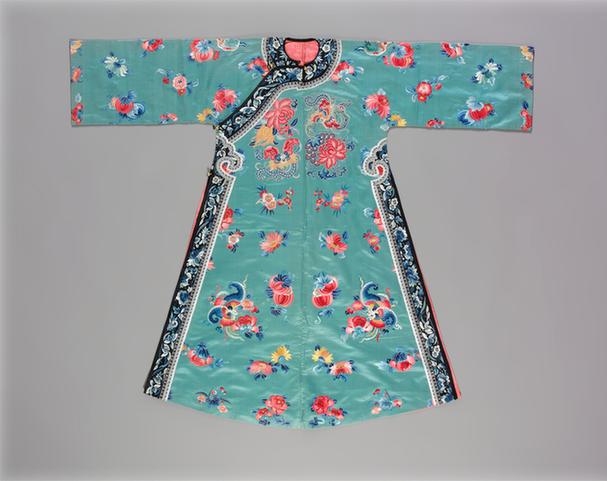 绿色缎绣花蝶纹夹氅衣