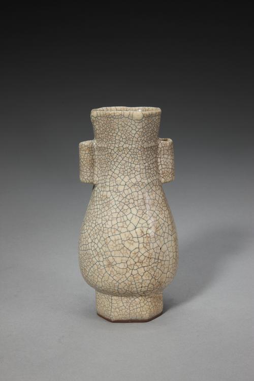 哥窑米黄釉贯耳瓶