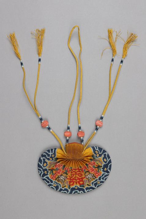 黄色缎口满纳菊花双喜小羊纹腰圆荷包