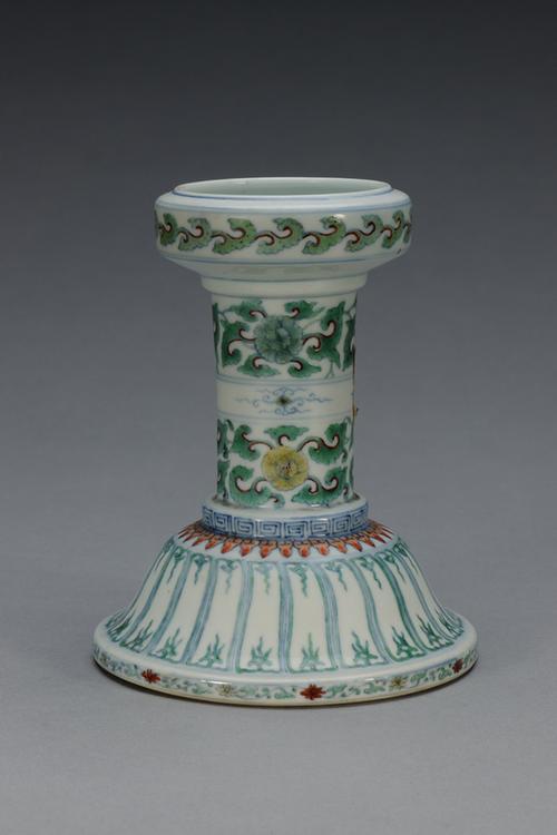 斗彩缠枝莲纹花插