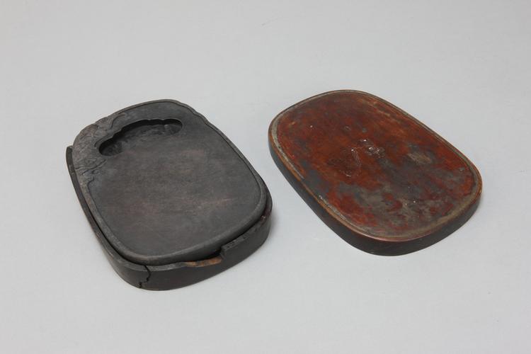 端石雕云蝠椭圆砚