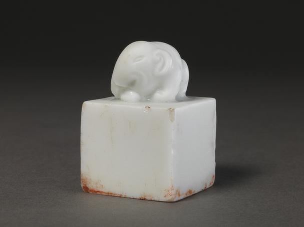 “知己有琴书”象钮德化白瓷章