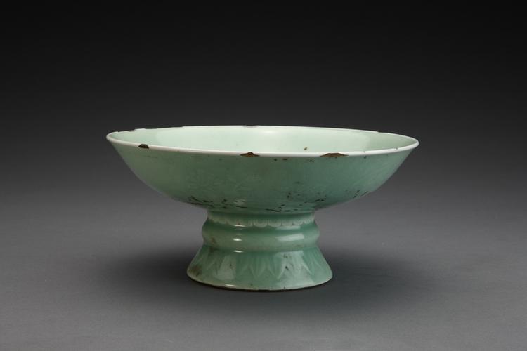 雍正款冬青釉高足碗